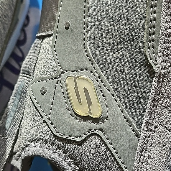 SKECHERS D'LITES MODERN FRONT SLIP ON SNEAKER SHOES SIZE 9 - Picture 10 of 16